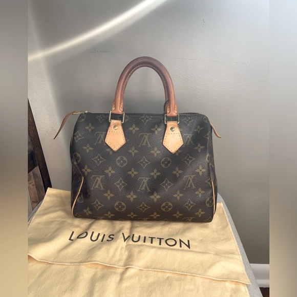 Well loved Louis Vuitton Speedy 25